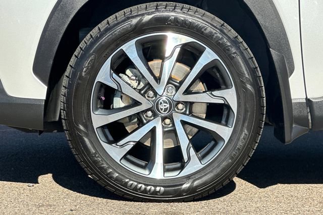 Used 2024 Toyota Corolla Cross XLE w/ Convenience Package image 28