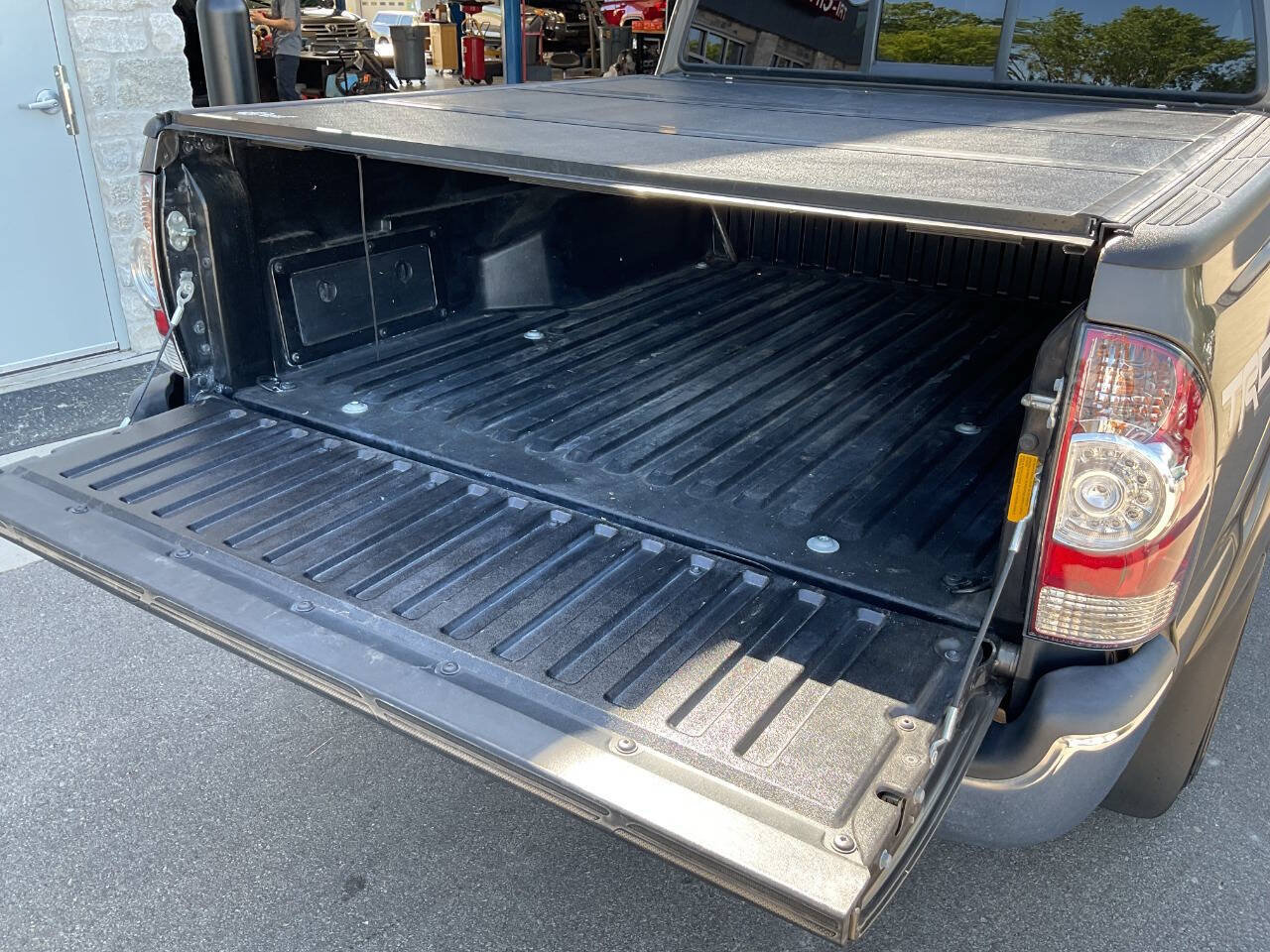 Used 2015 Toyota Tacoma PreRunner w/ TRD Off-Road Package RWD image 38