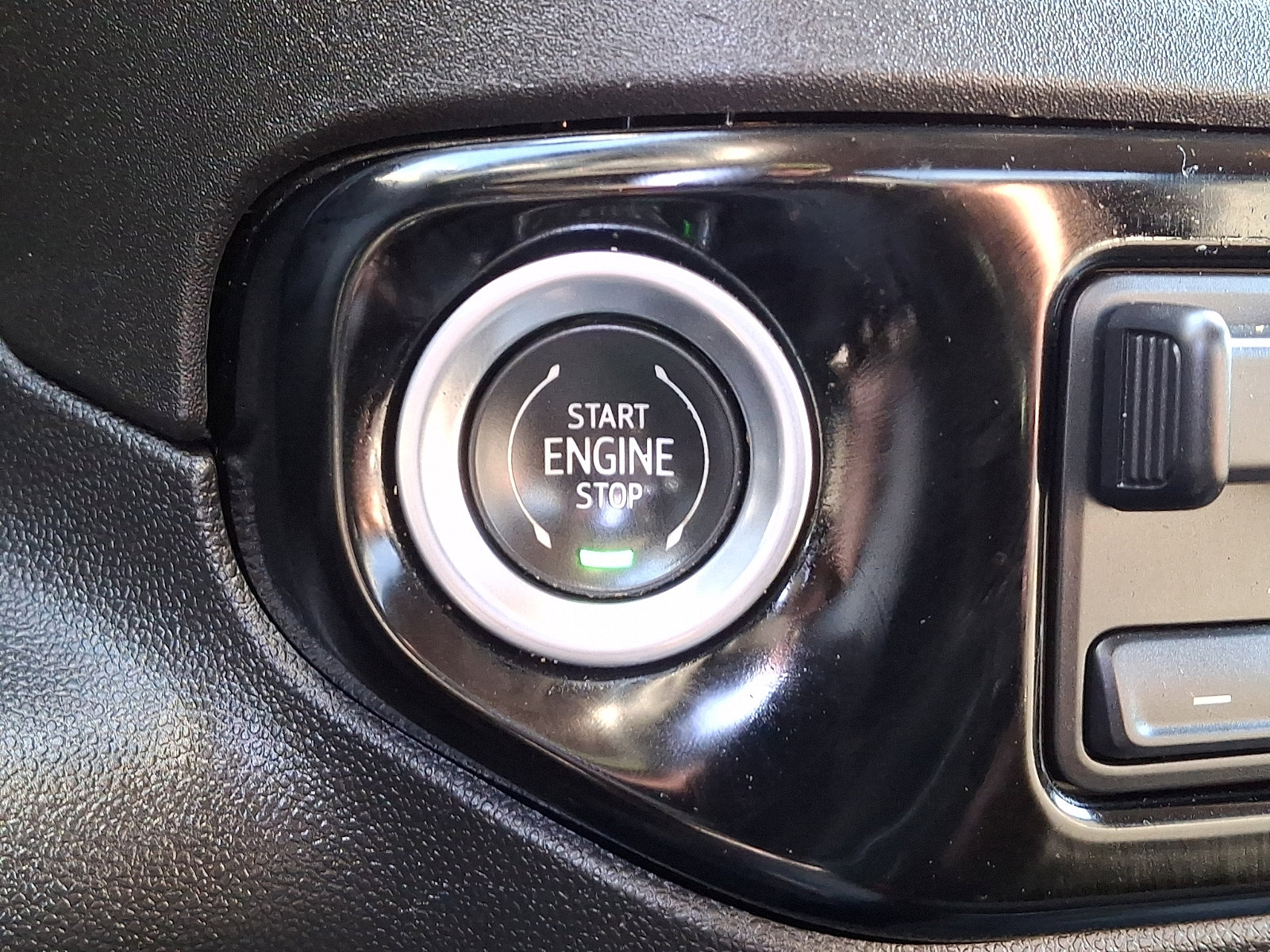 Used 2024 Chevrolet Silverado 2500 LT AWD/4WD image 23