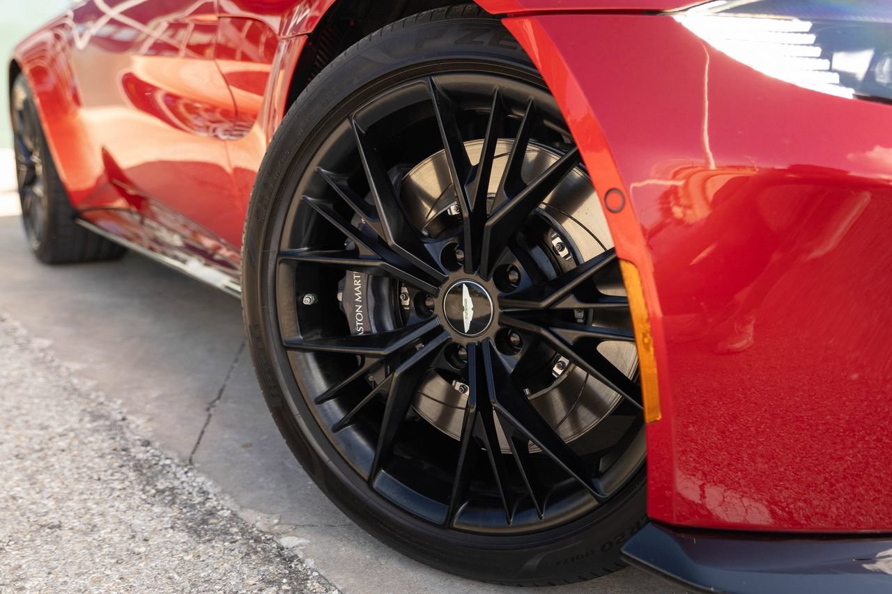 Used 2021 Aston Martin V8 Vantage Coupe RWD image 3