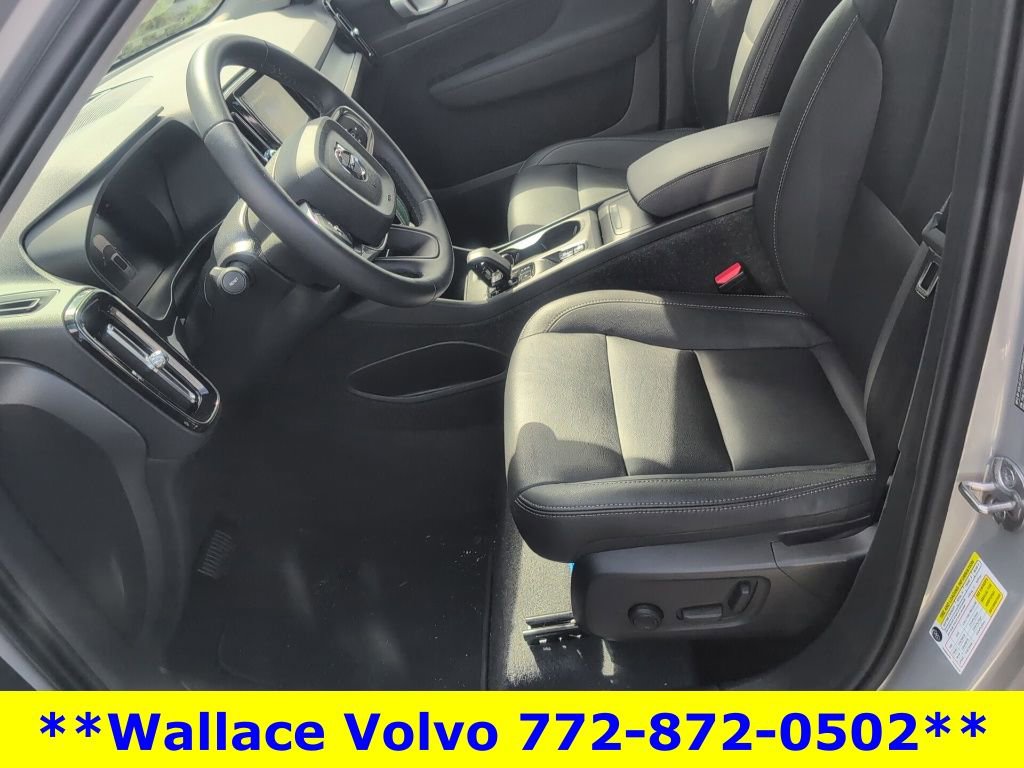 Used 2025 Volvo XC40 B5 Core image 31