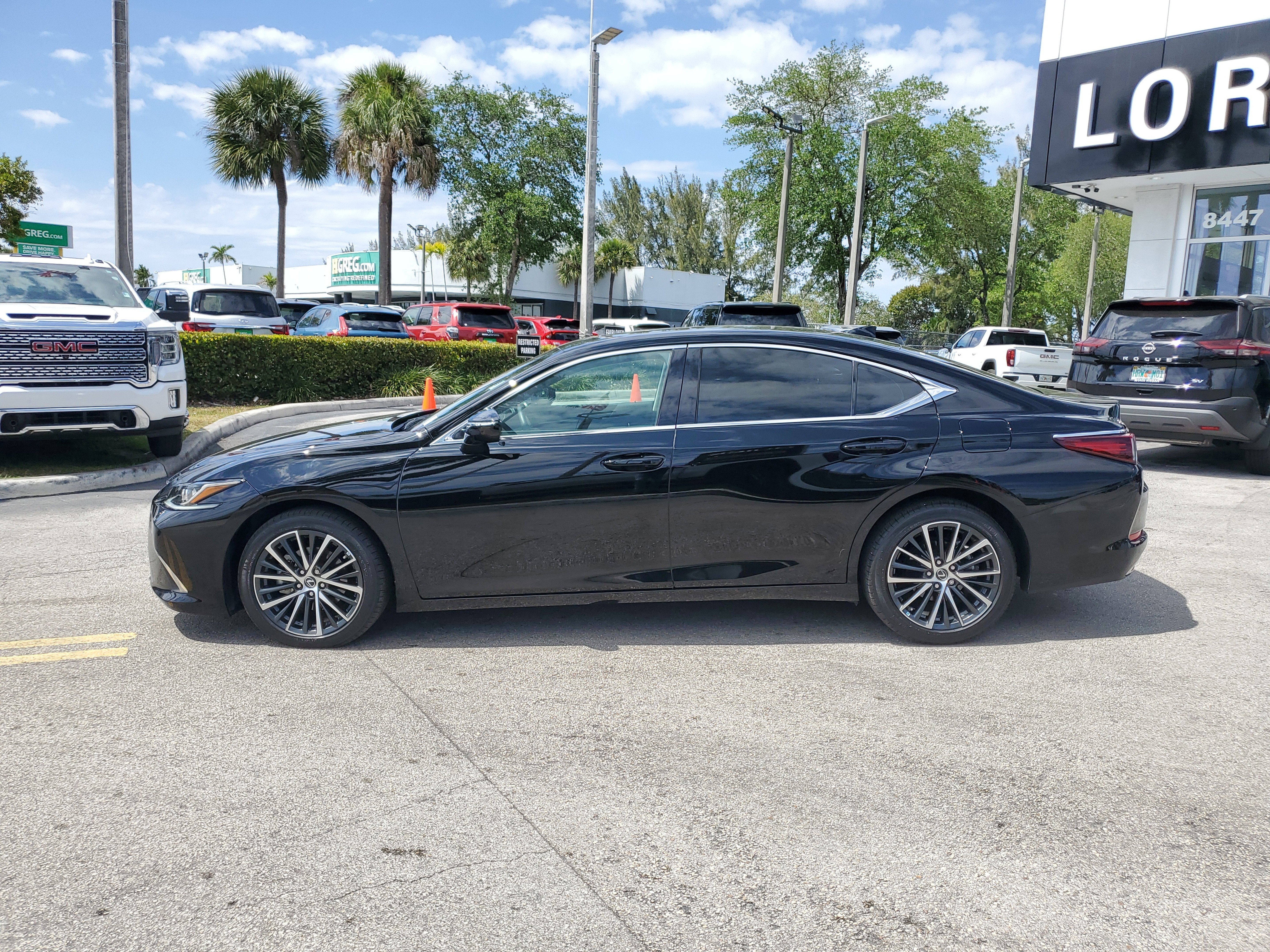 Used 2024 Lexus ES 350 w/ Premium Package image 8