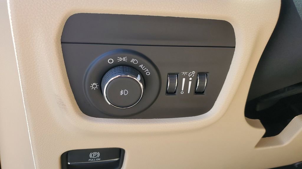 New 2025 Jeep Grand Cherokee L Limited w/ Black Appearance Package image 24