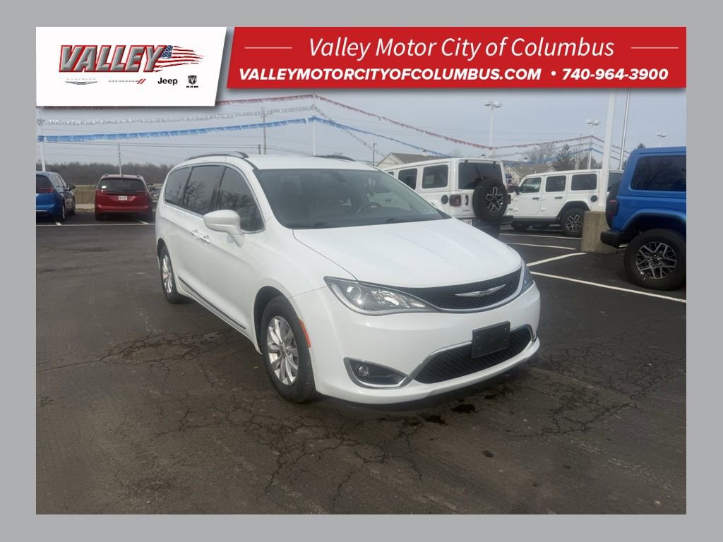 Used 2018 Chrysler Pacifica Touring-L image 1