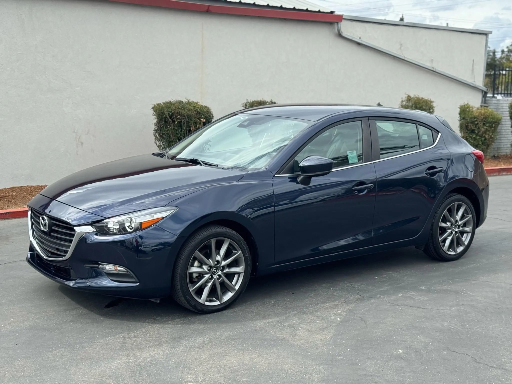 Used 2018 MAZDA MAZDA3 Touring image 2