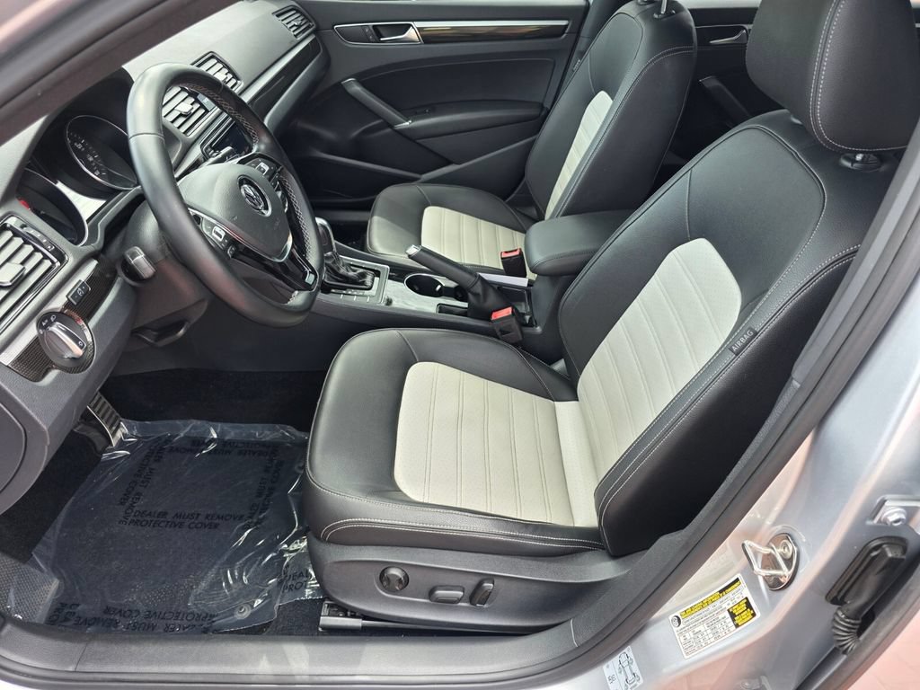 Used 2018 Volkswagen Passat 3.6 FWD image 9