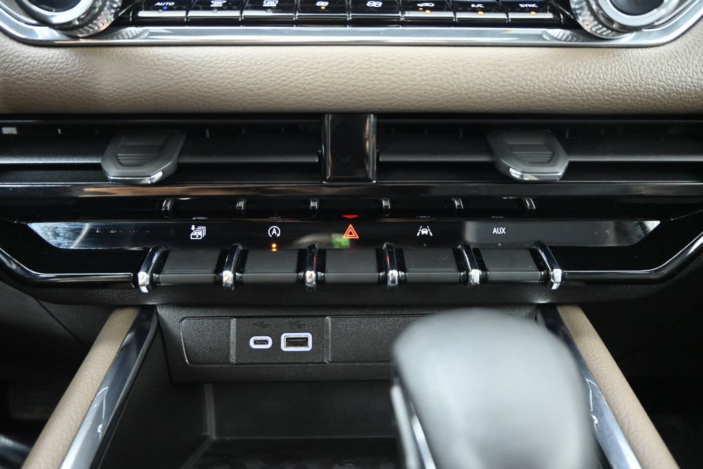 Used 2024 GMC Canyon Denali AWD/4WD image 30