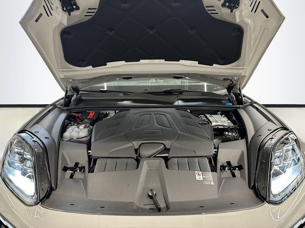 New 2026 Porsche Cayenne Coupe AWD/4WD image 32