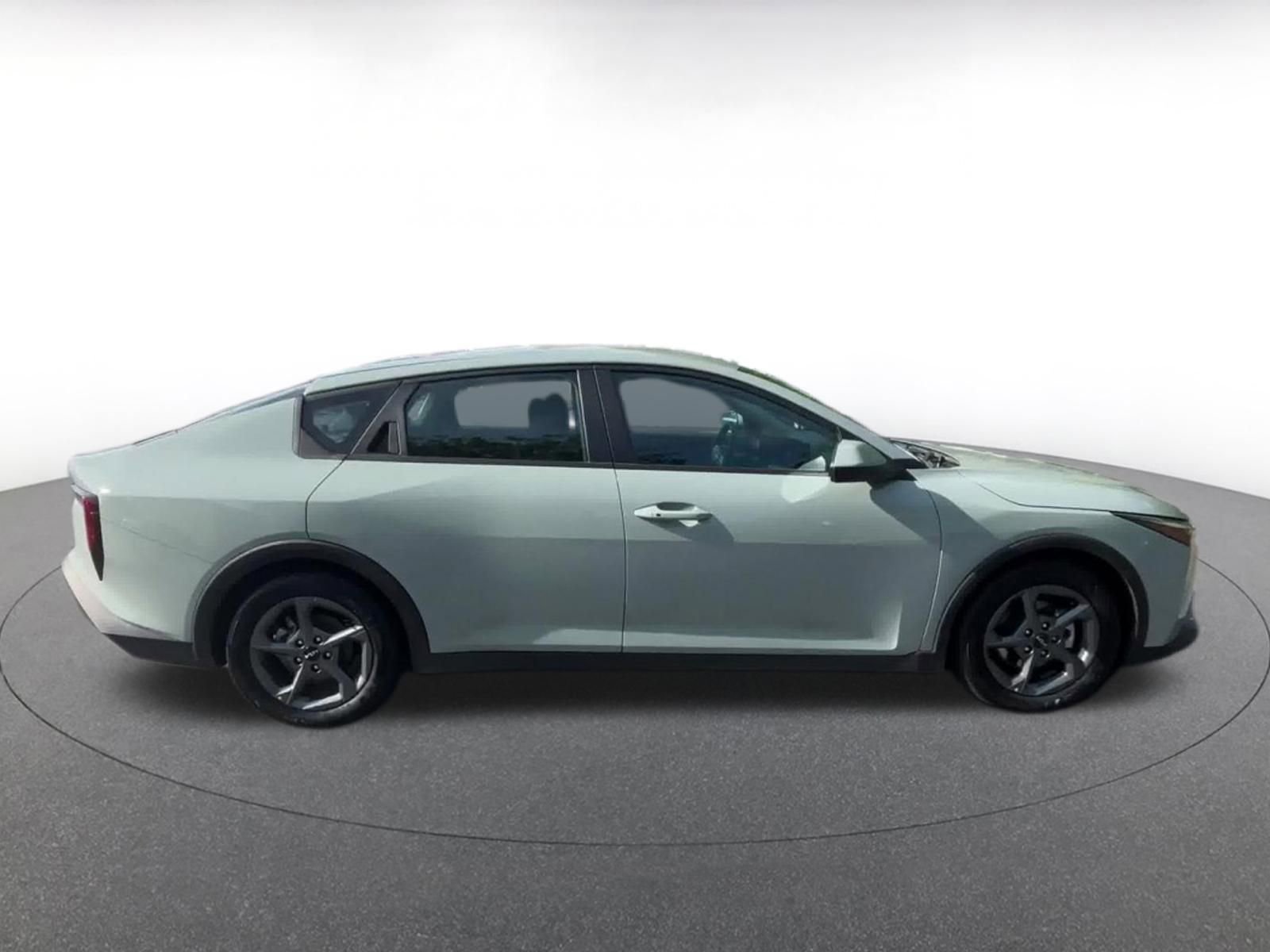 Used 2025 Kia K4 FWD image 16