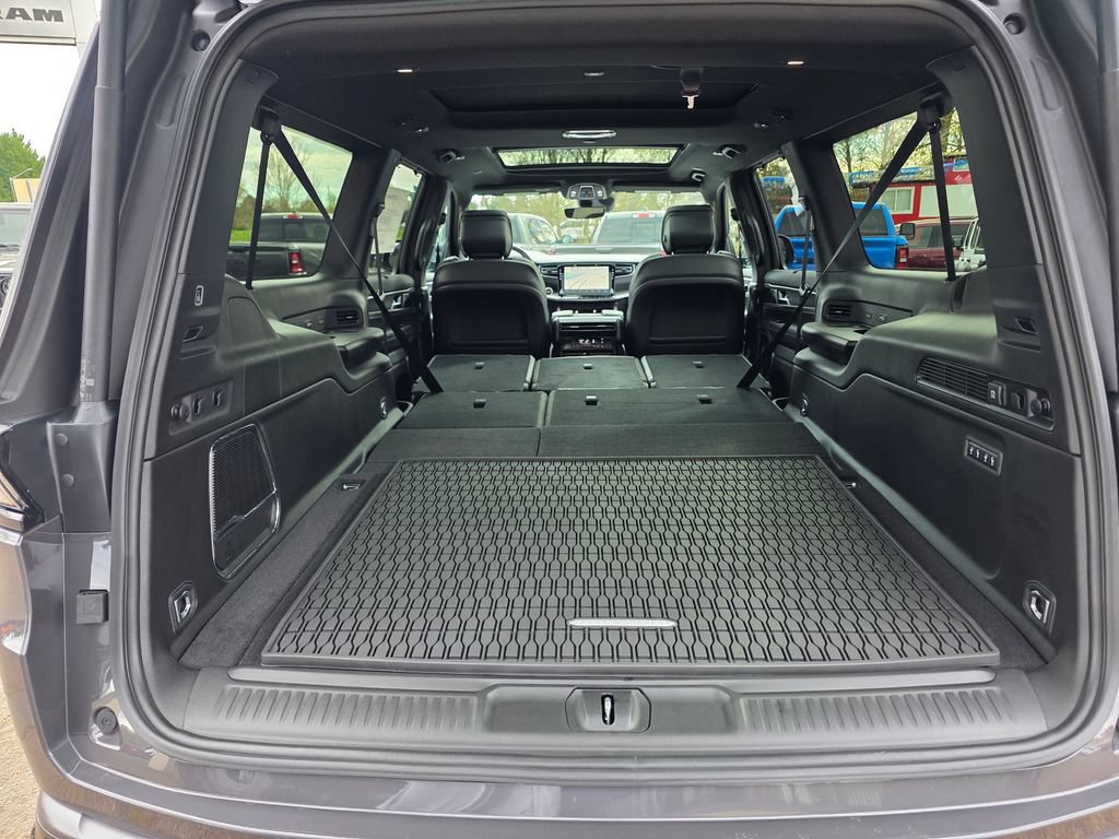 New 2026 Jeep Grand Wagoneer L Limited AWD/4WD image 31
