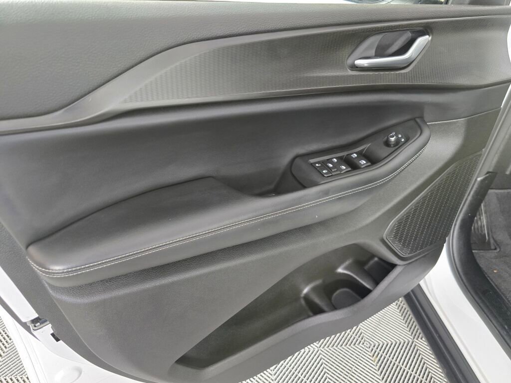 Used 2023 Jeep Grand Cherokee Altitude image 18