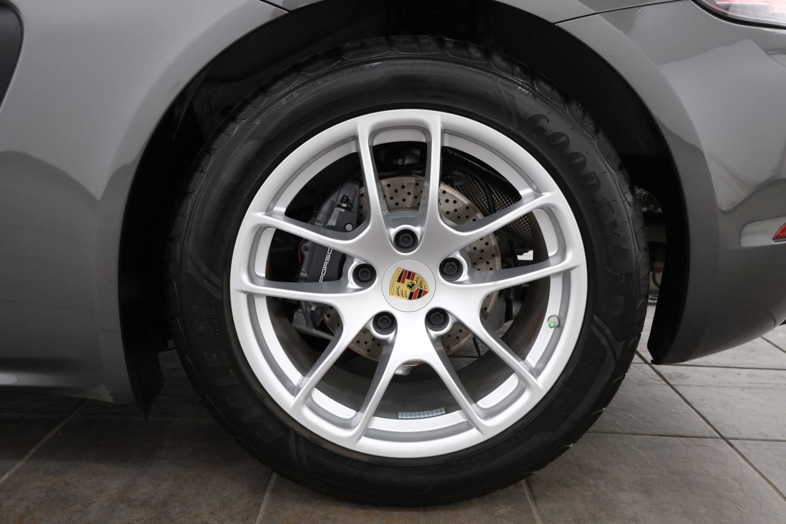Used 2021 Porsche 718 Cayman RWD image 33