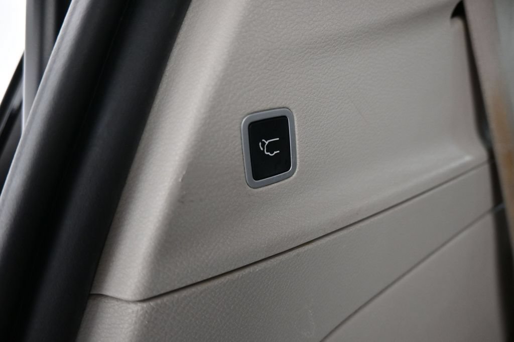 Used 2017 Chrysler Pacifica Touring-L FWD image 40