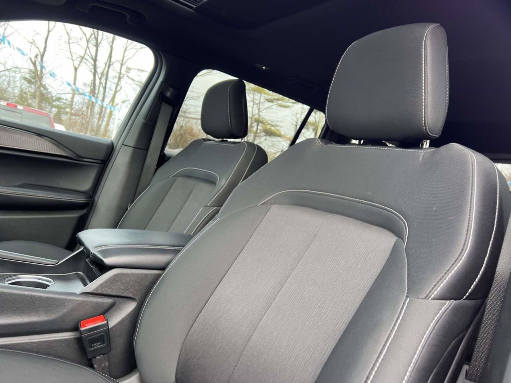 Used 2025 Jeep Grand Cherokee L Laredo AWD/4WD image 13