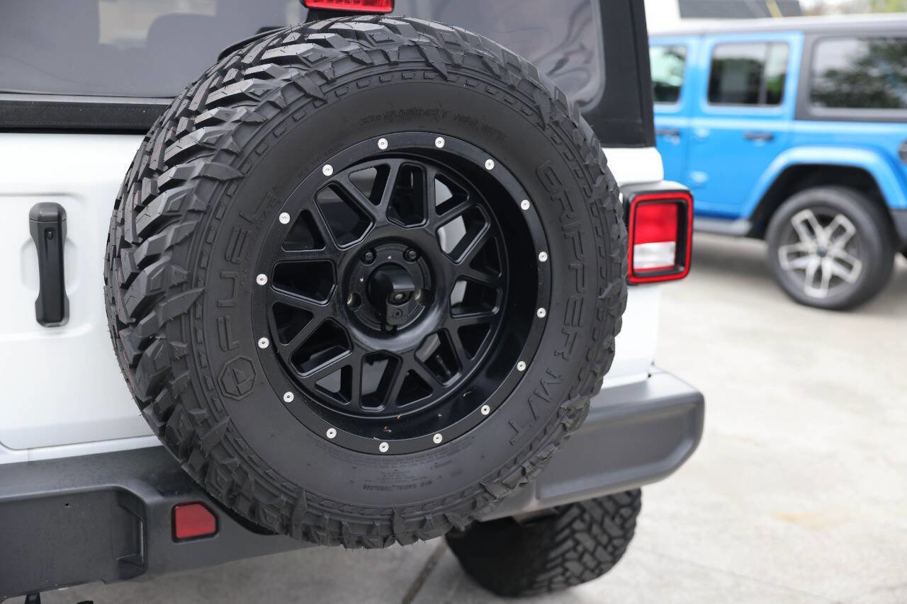 Used 2023 Jeep Wrangler Unlimited Sahara w/ Cold Weather Group AWD/4WD image 35