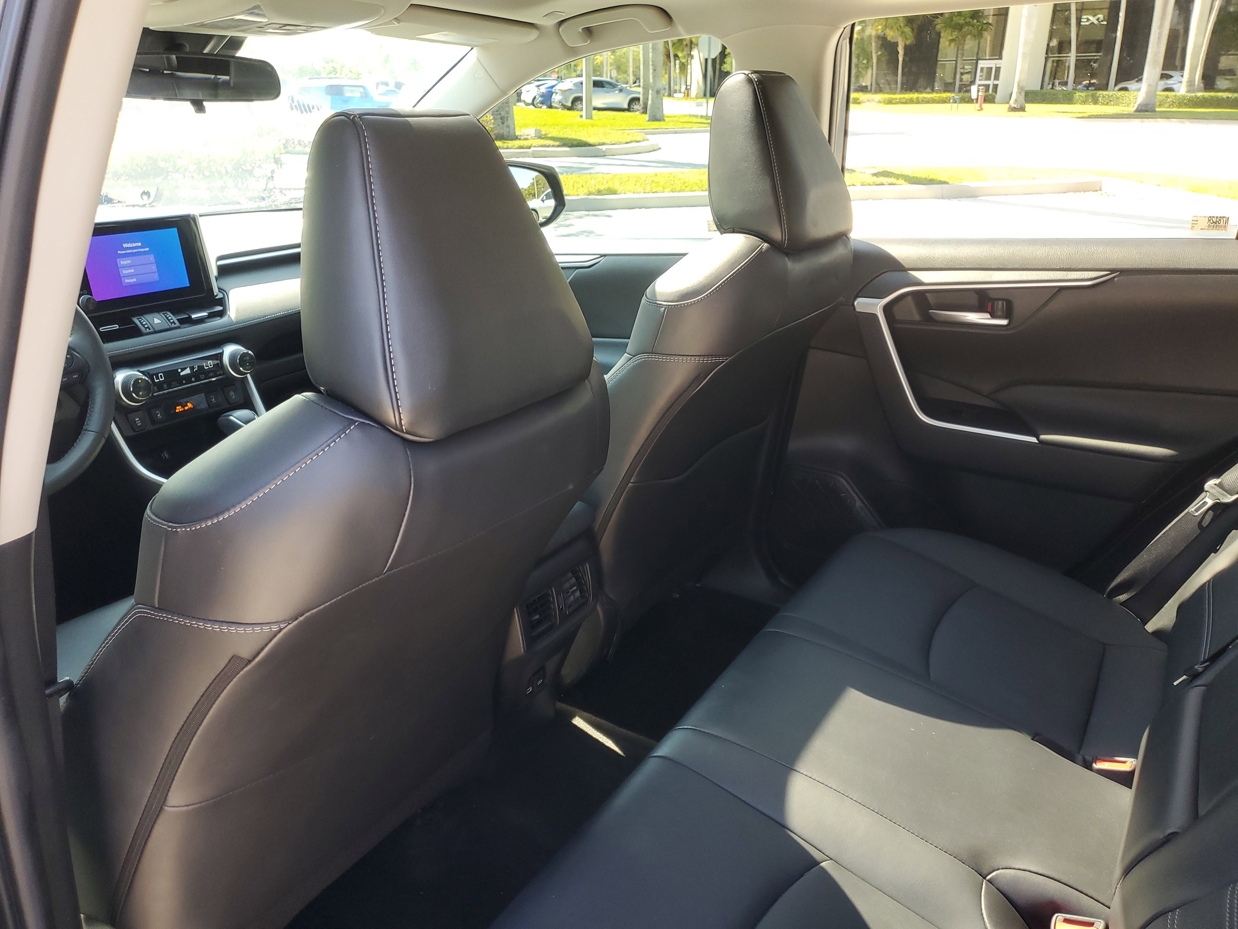 Used 2023 Toyota RAV4 XLE Premium image 16