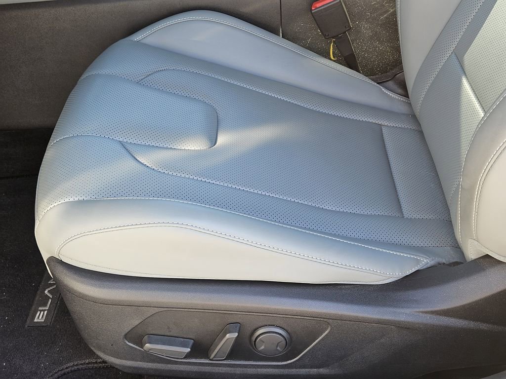 Used 2025 Hyundai Elantra Limited image 20