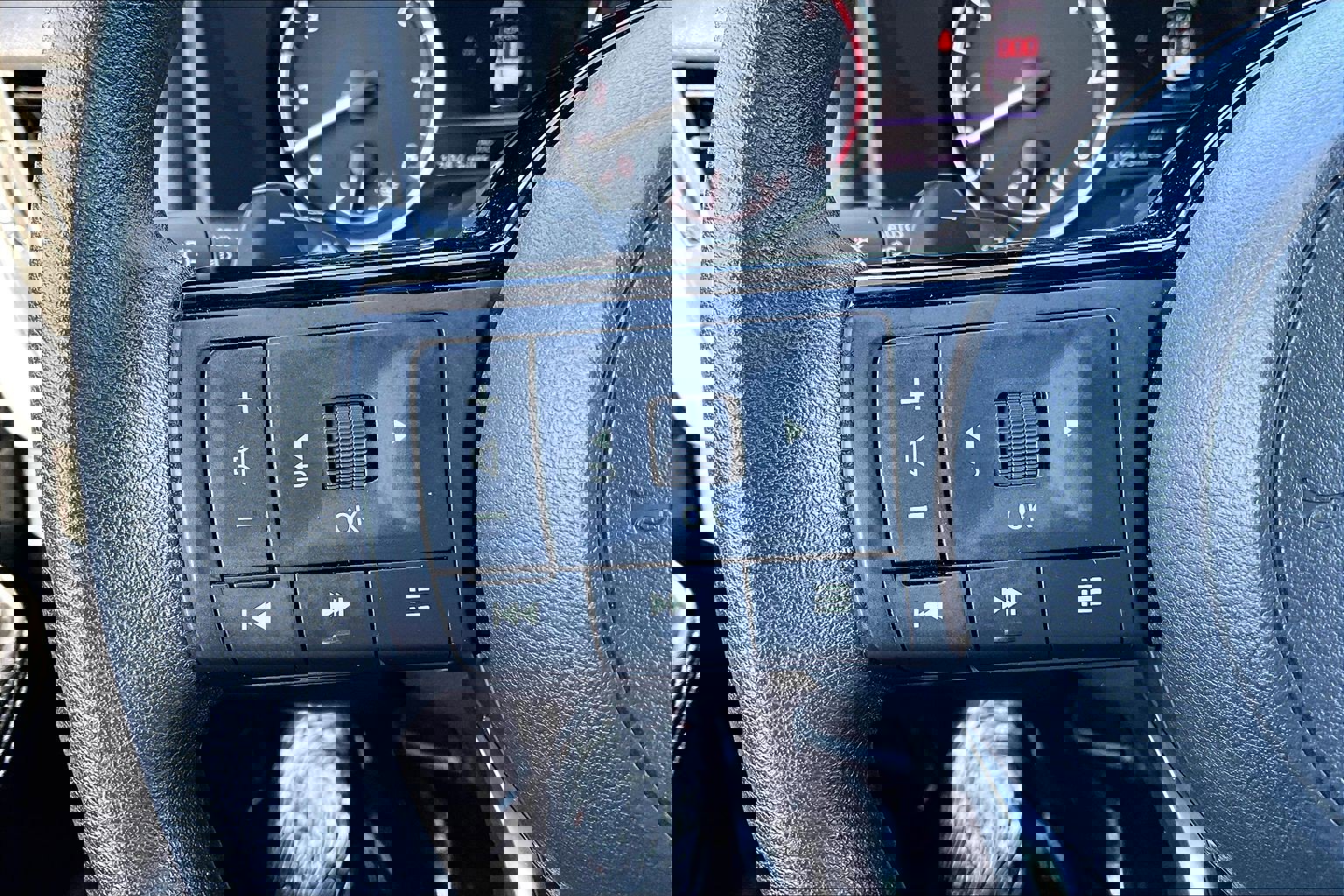 Used 2023 Nissan Rogue SV image 17