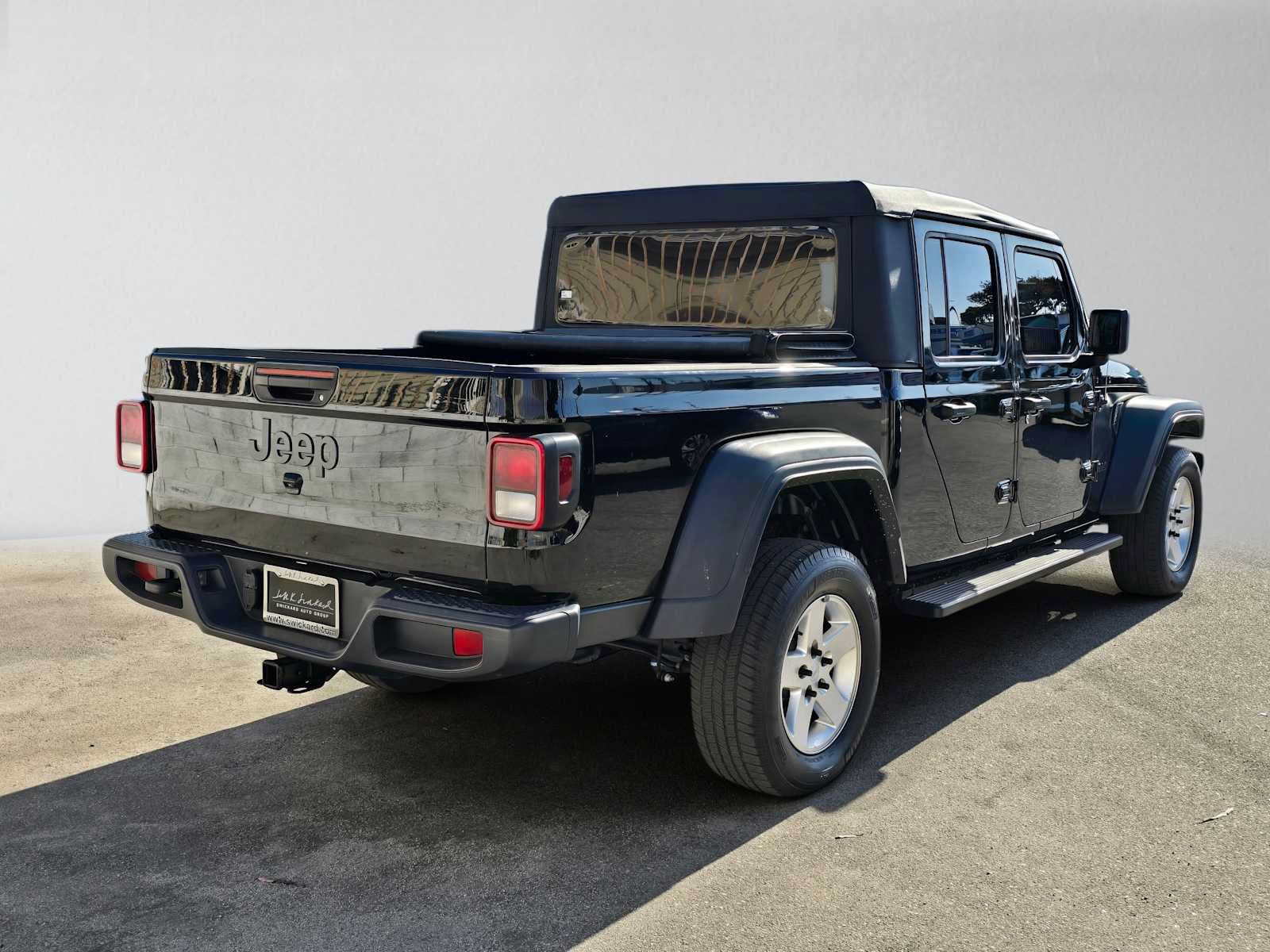 Used 2023 Jeep Gladiator Sport AWD/4WD image 3