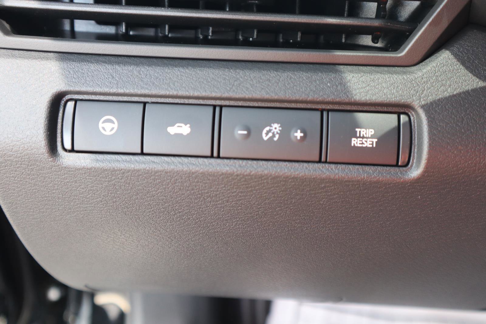 Used 2025 Nissan Altima 2.5 SL FWD image 37