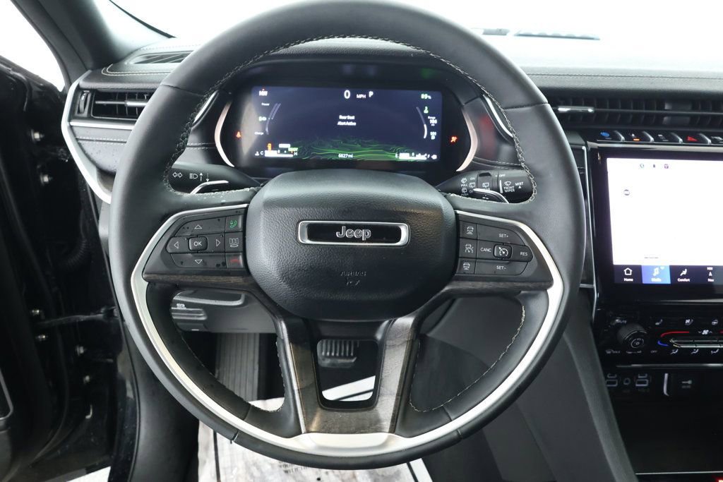 Used 2025 Jeep Grand Cherokee Limited 4xe image 11