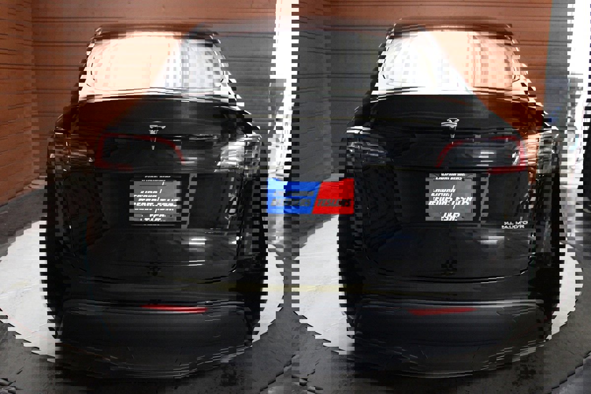 Used 2023 Tesla Model Y Long Range image 10