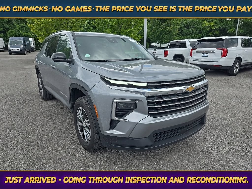 Used 2024 Chevrolet Traverse LT FWD video 1