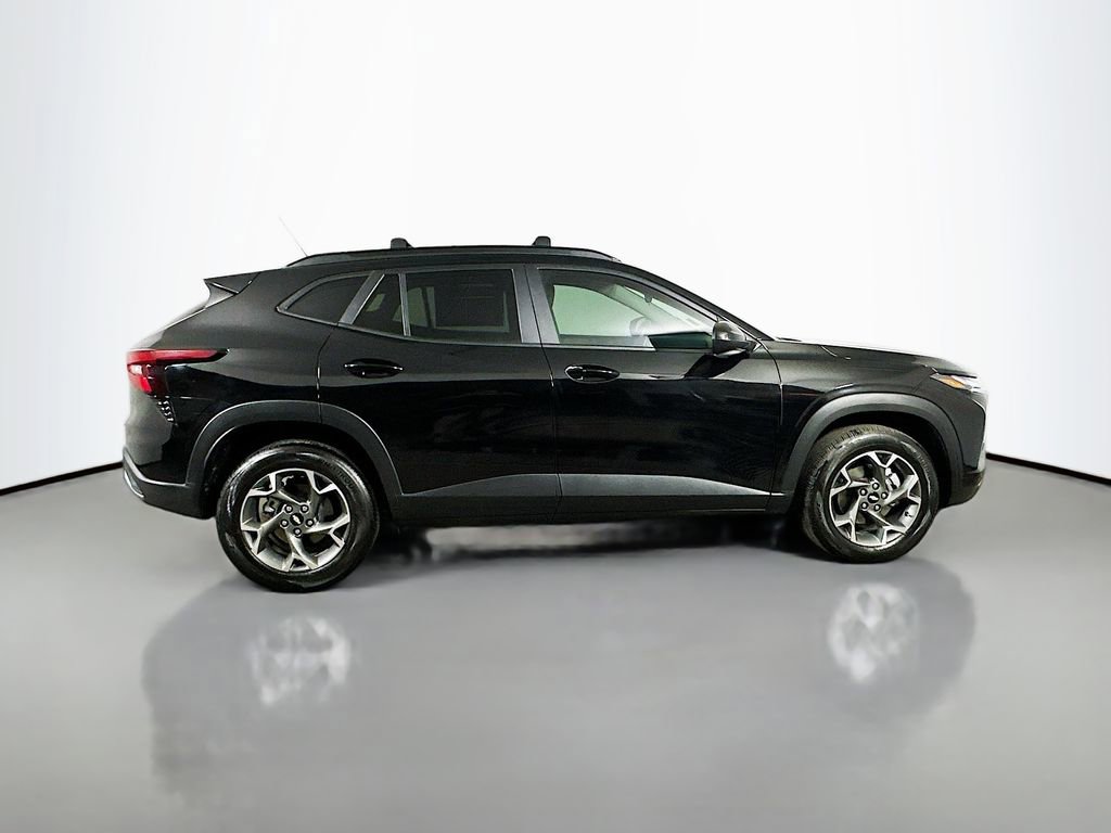 Used 2025 Chevrolet Trax LT w/ Driver Confidence Package image 7