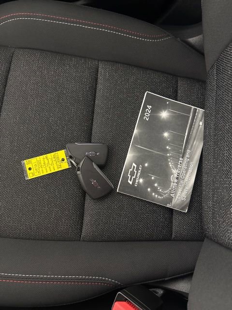 Used 2024 Chevrolet Traverse Z71 w/ Enhanced Driving Package image 8