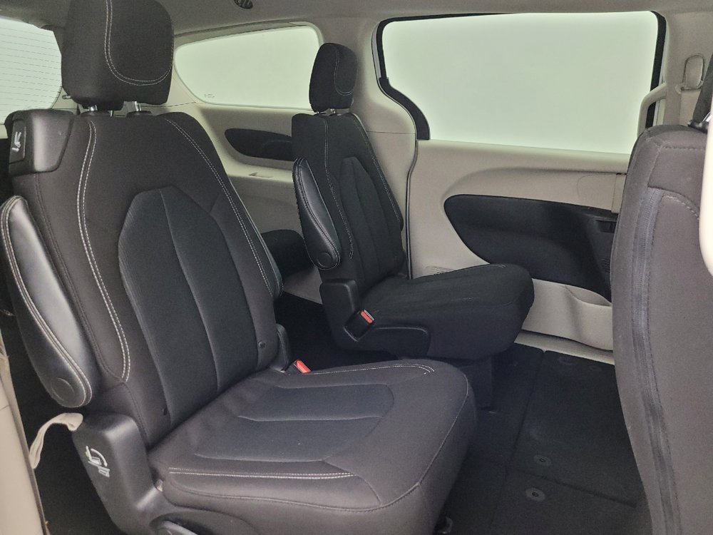 Used 2023 Chrysler Voyager LX FWD image 19