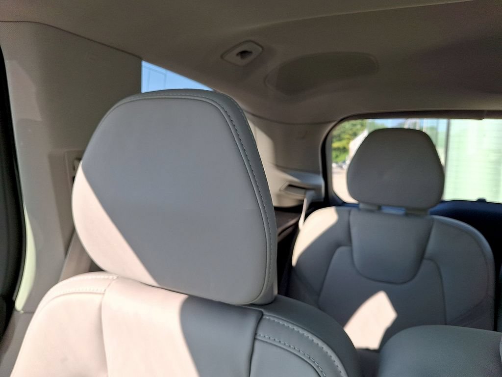 New 2026 Volvo XC90 B6 Ultra w/ Protection Package AWD/4WD image 12
