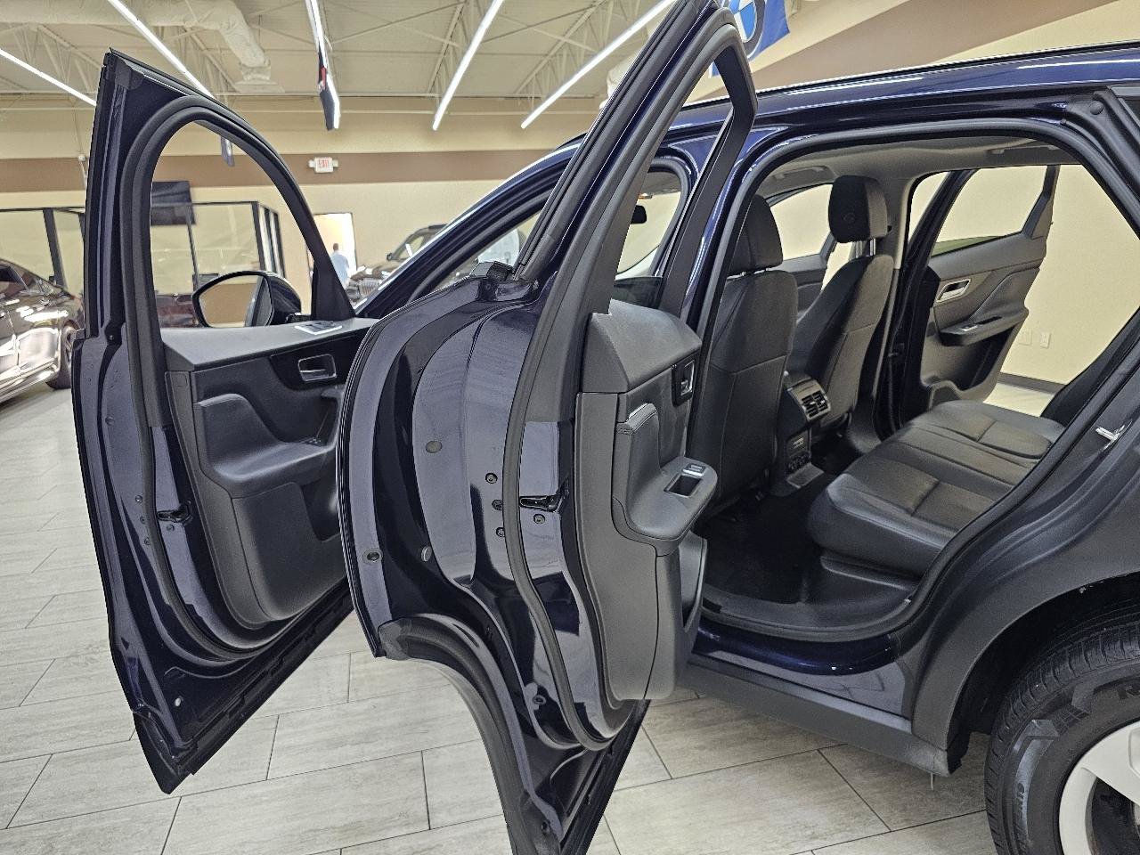 Used 2018 Jaguar F-PACE Premium AWD/4WD image 17