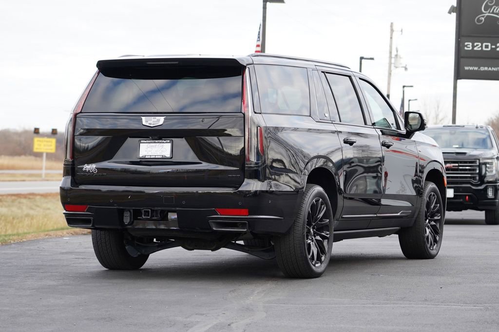 Used 2024 Cadillac Escalade ESV Sport Platinum w/ LPO, ONYX Package image 3
