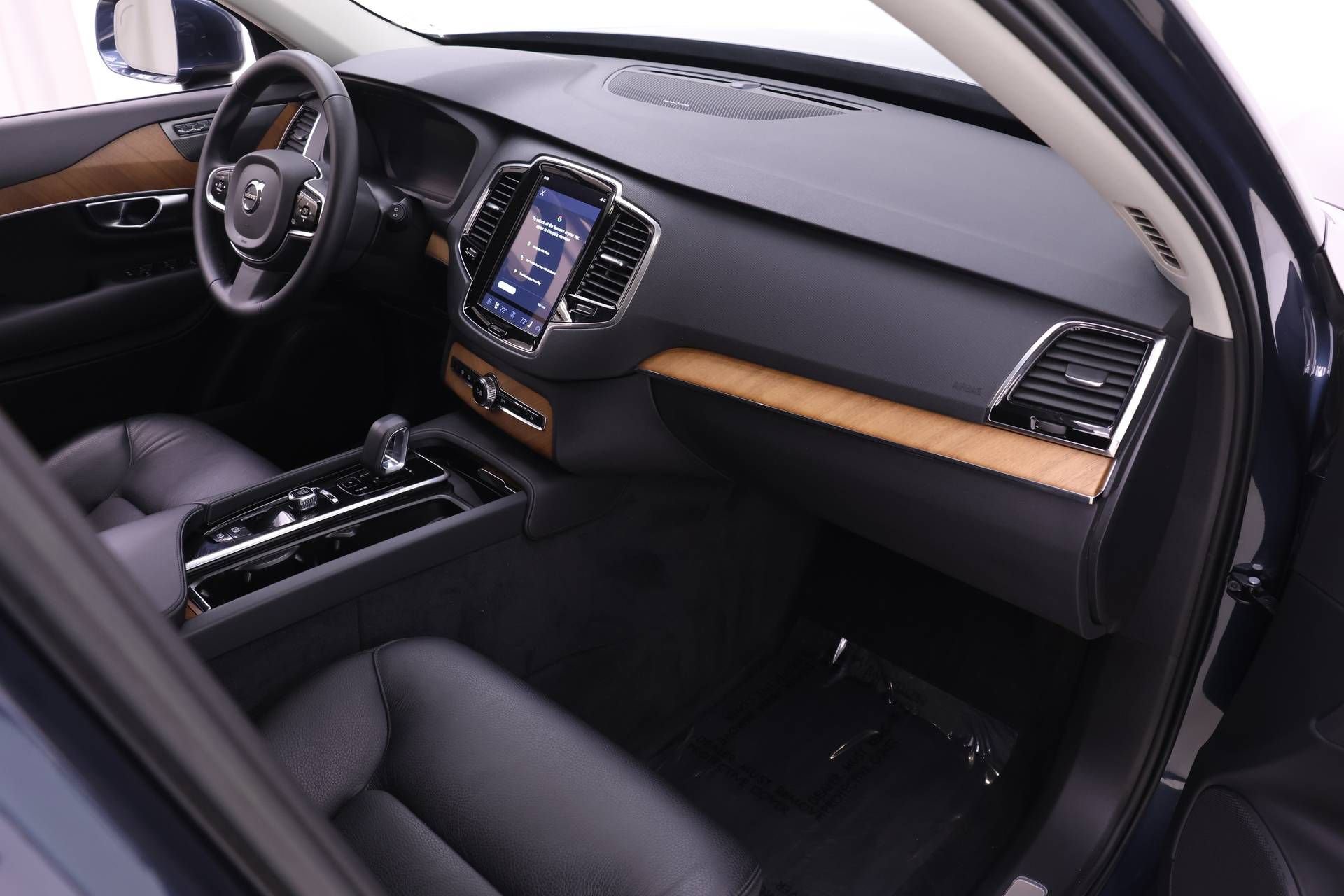 Certified 2023 Volvo XC90 T8 Plus w/ Protection Package Premier image 23