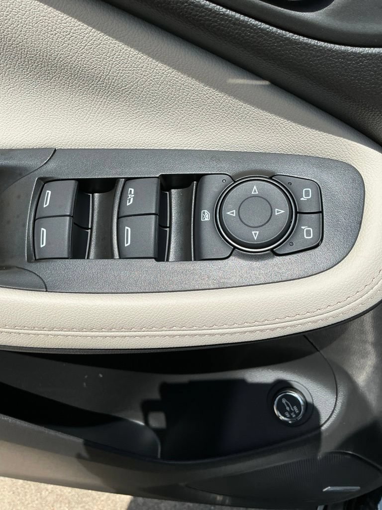 Used 2026 Buick Encore GX Avenir w/ Avenir Technology Package FWD image 25