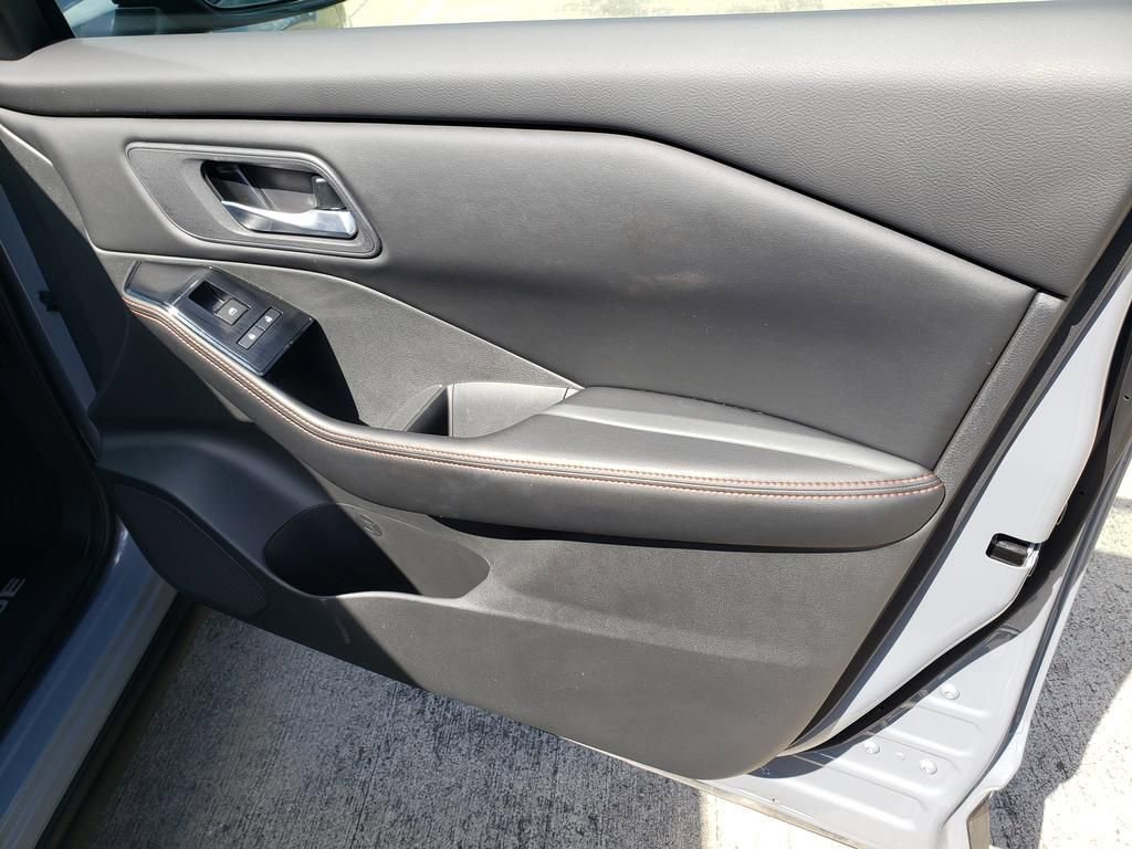 Certified 2025 Nissan Rogue SV AWD/4WD image 28