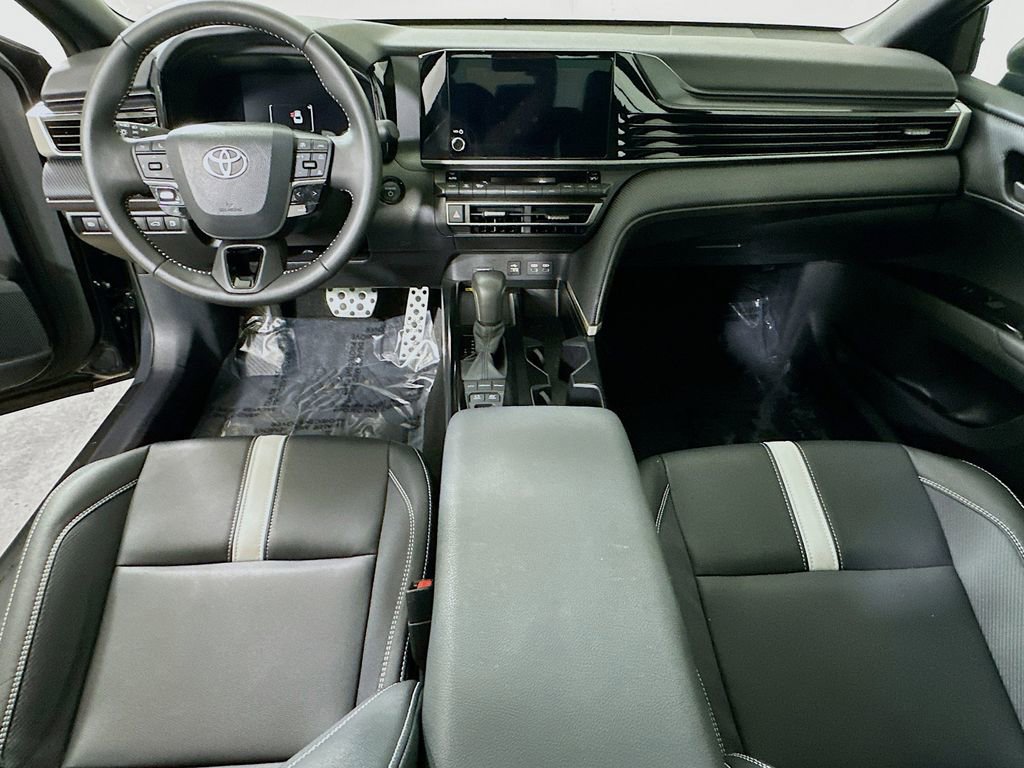 Used 2025 Toyota Camry SE image 16
