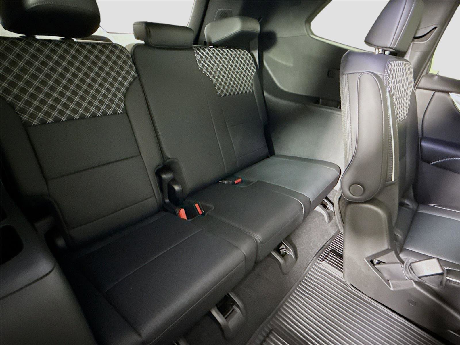 Used 2025 GMC Acadia Denali w/ Super Cruise Package image 22