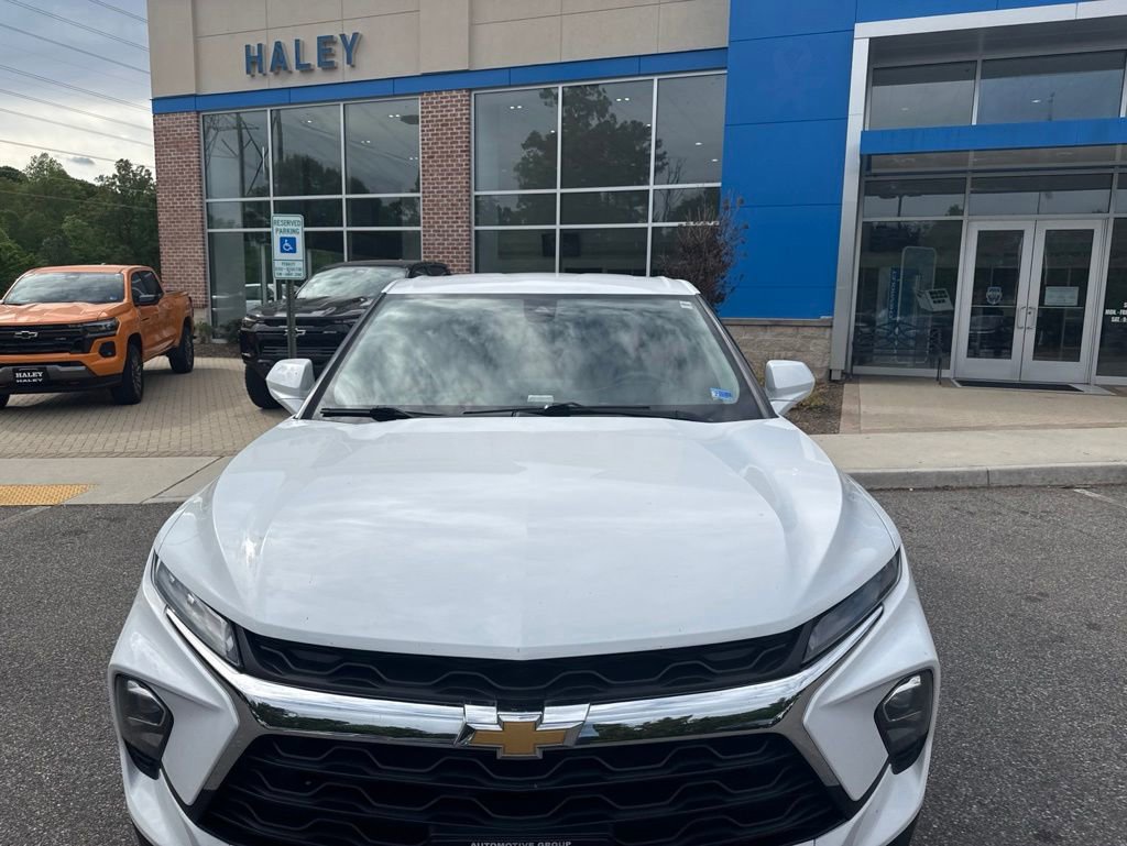 Used 2023 Chevrolet Blazer LT FWD image 2