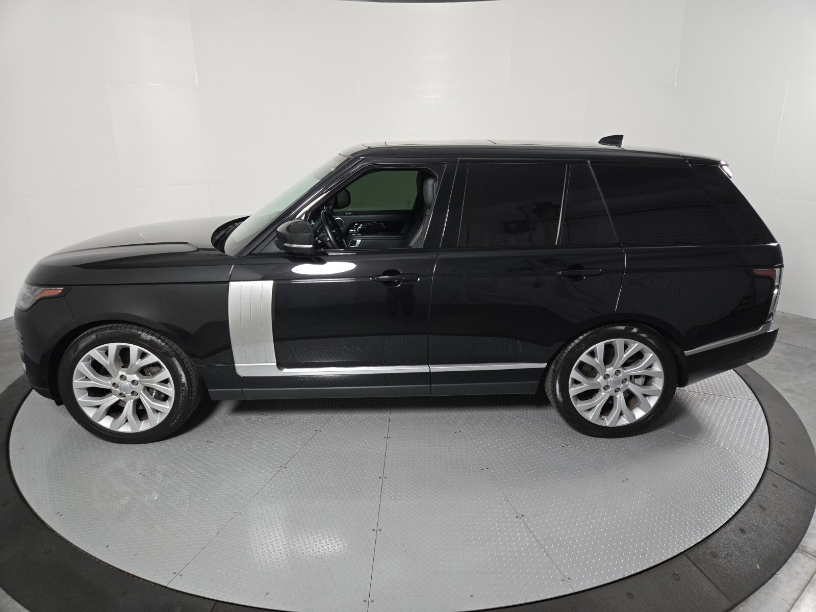 Used 2021 Land Rover Range Rover Westminster Edition image 8