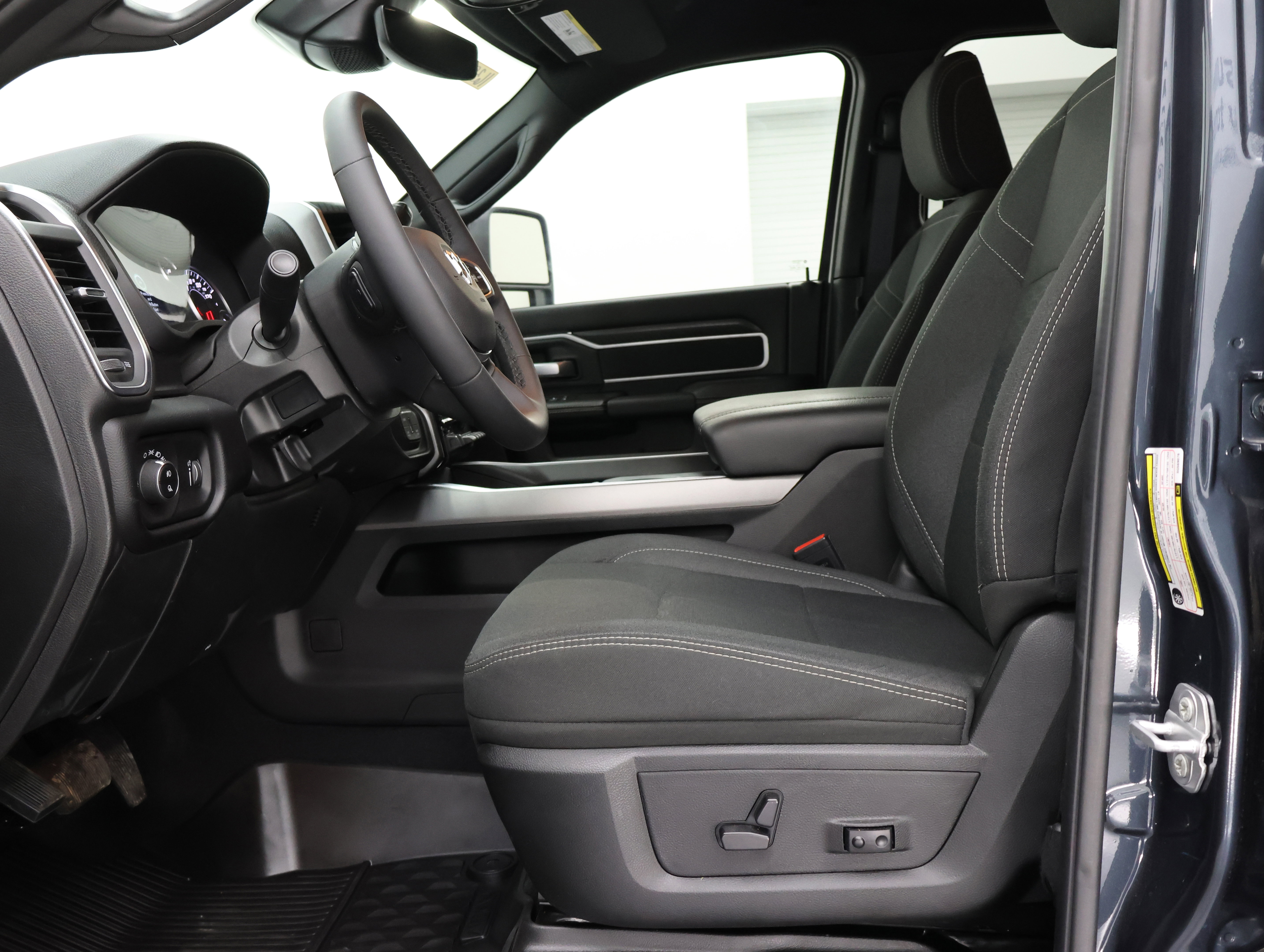 Used 2025 RAM 2500 Big Horn AWD/4WD image 8