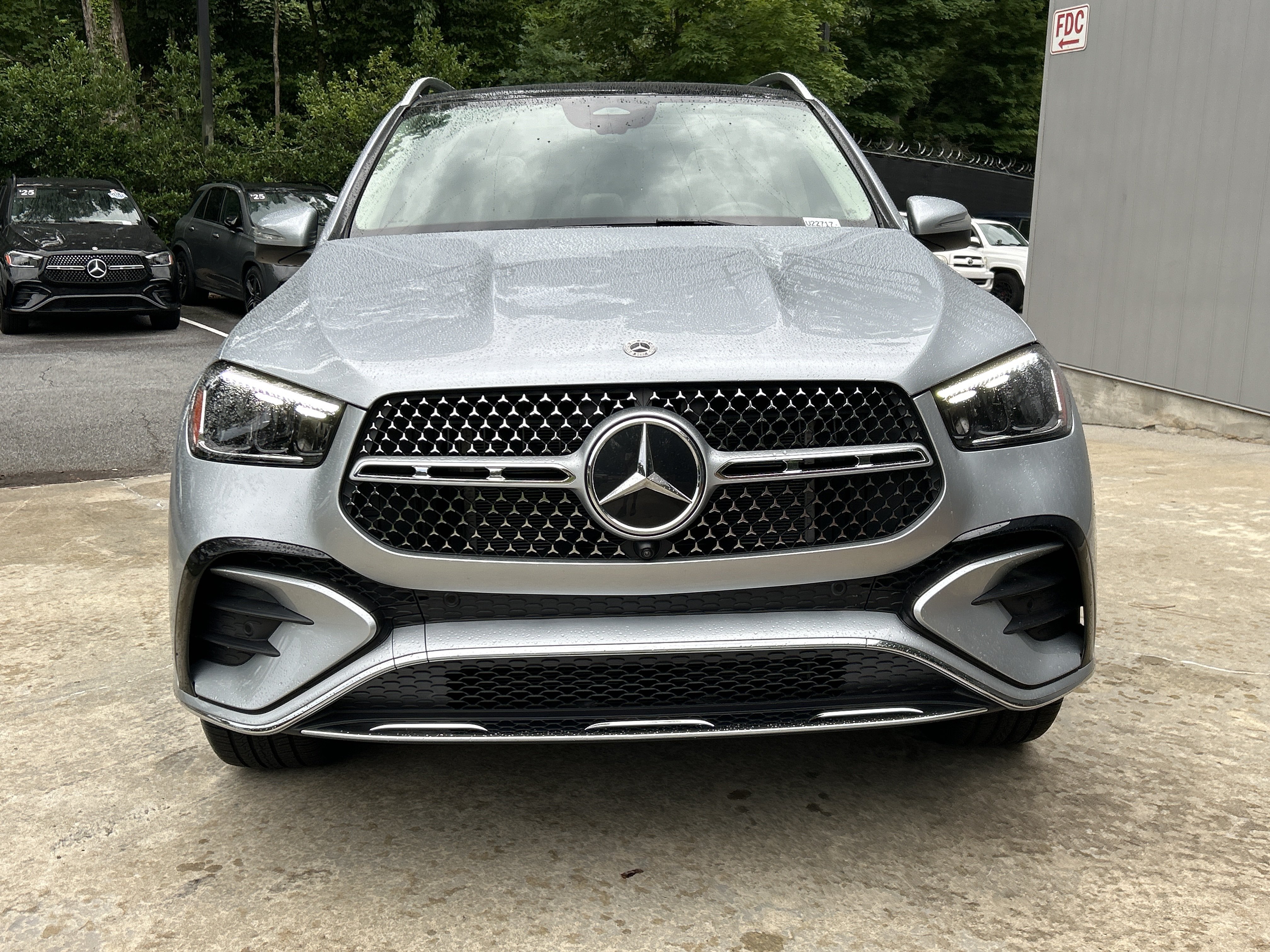 Certified 2025 Mercedes-Benz GLE 350 4MATIC w/ AMG Line Exterior image 3