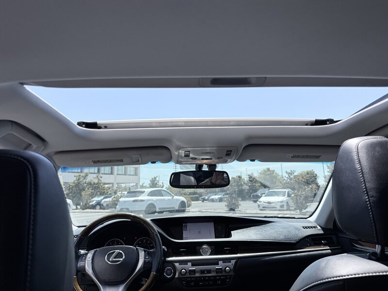 Used 2013 Lexus ES 350 w/ Premium Pkg FWD image 19