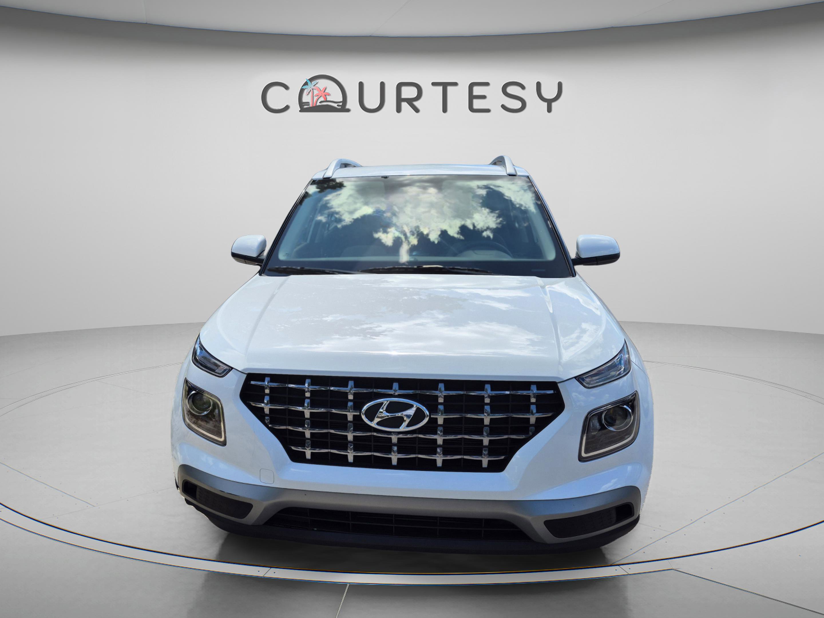 Used 2023 Hyundai Venue SEL FWD image 8