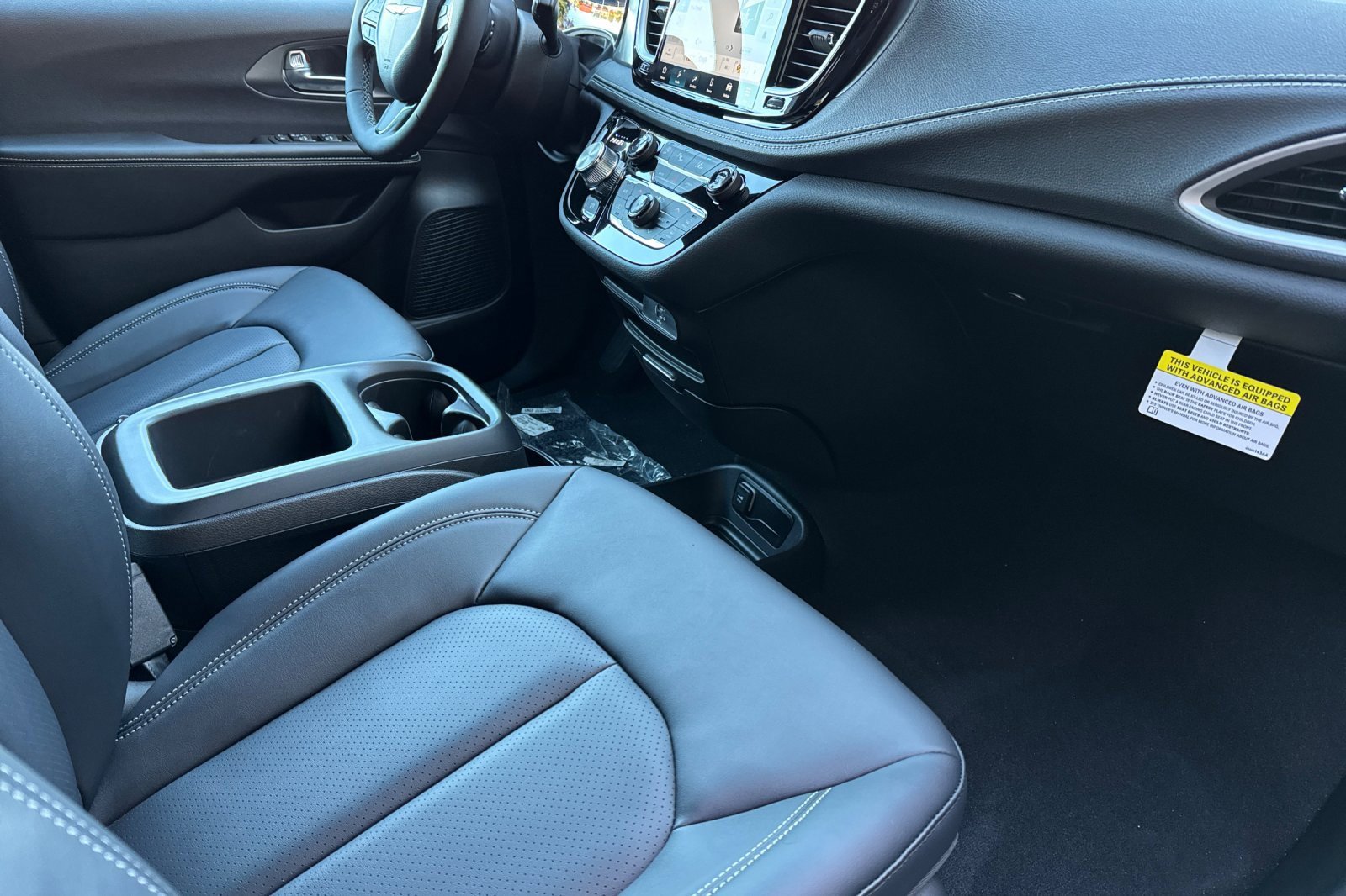 New 2026 Chrysler Pacifica Select w/ S Appearance Package image 16