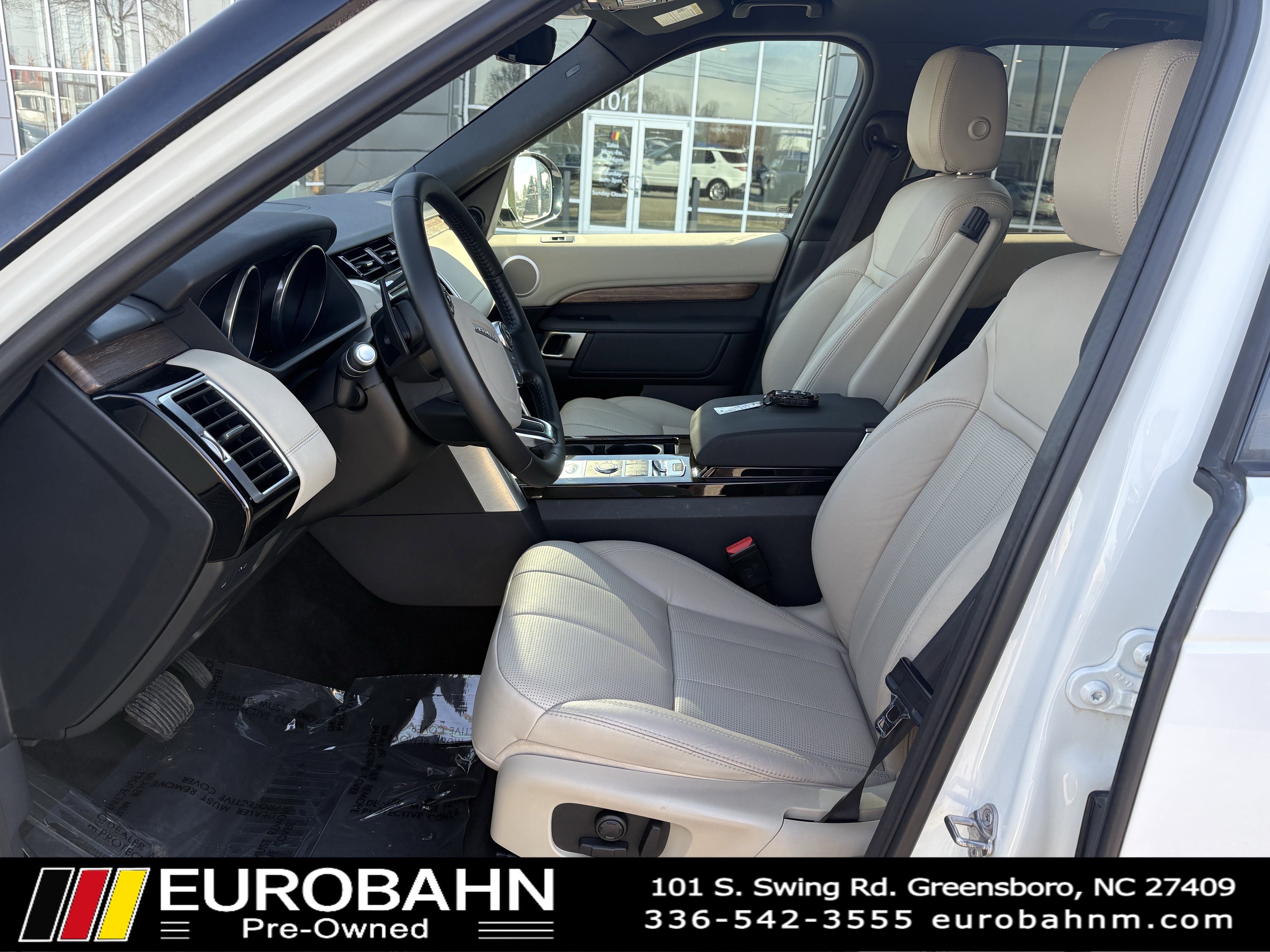 Used 2017 Land Rover Discovery HSE image 7