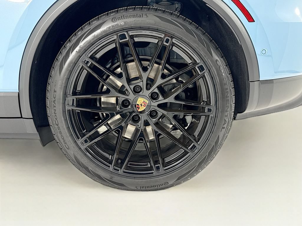 New 2026 Porsche Macan Electric RWD image 34