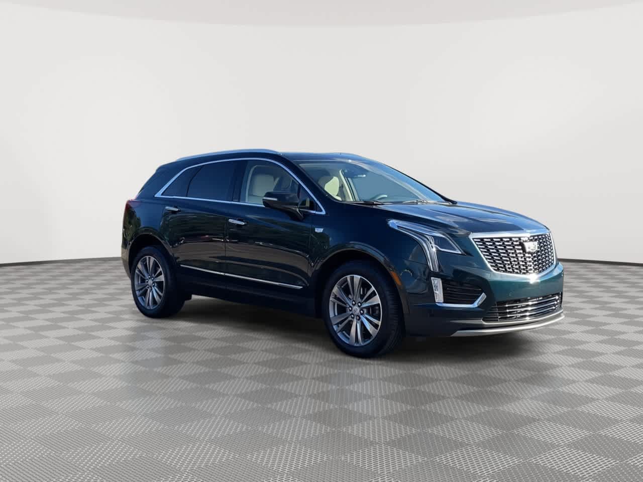 Certified 2024 Cadillac XT5 Premium Luxury AWD/4WD image 2