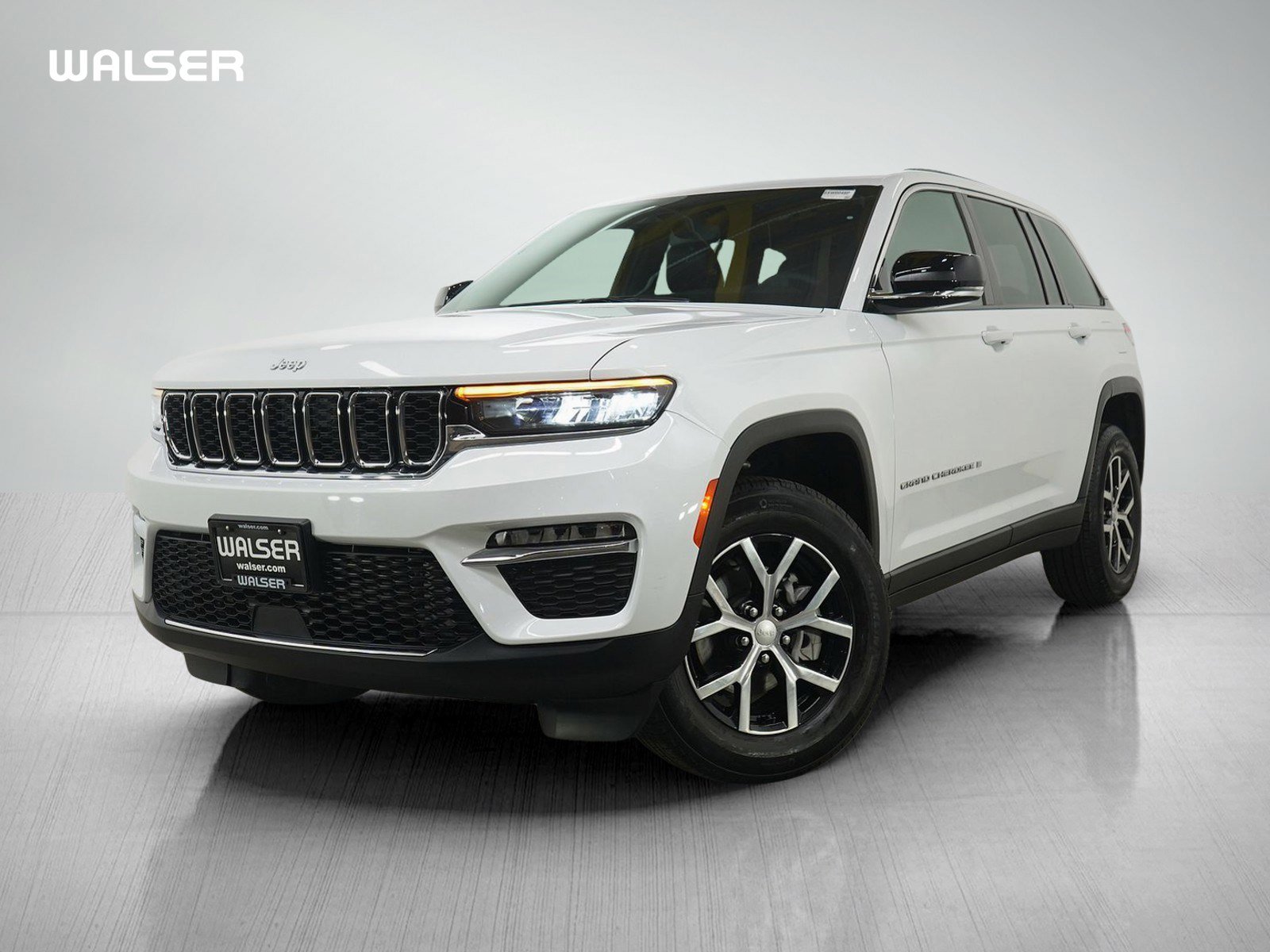 Used 2024 Jeep Grand Cherokee Limited image 1