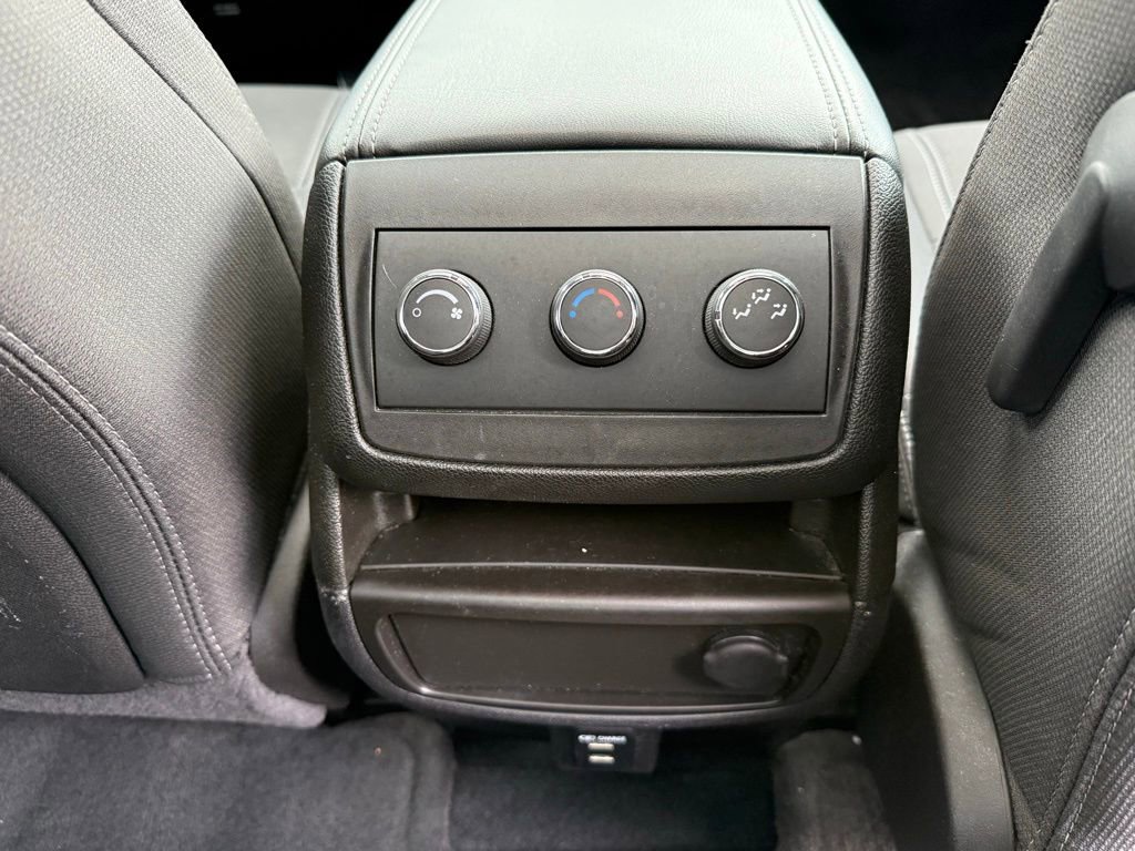 Used 2016 GMC Acadia SLE image 19